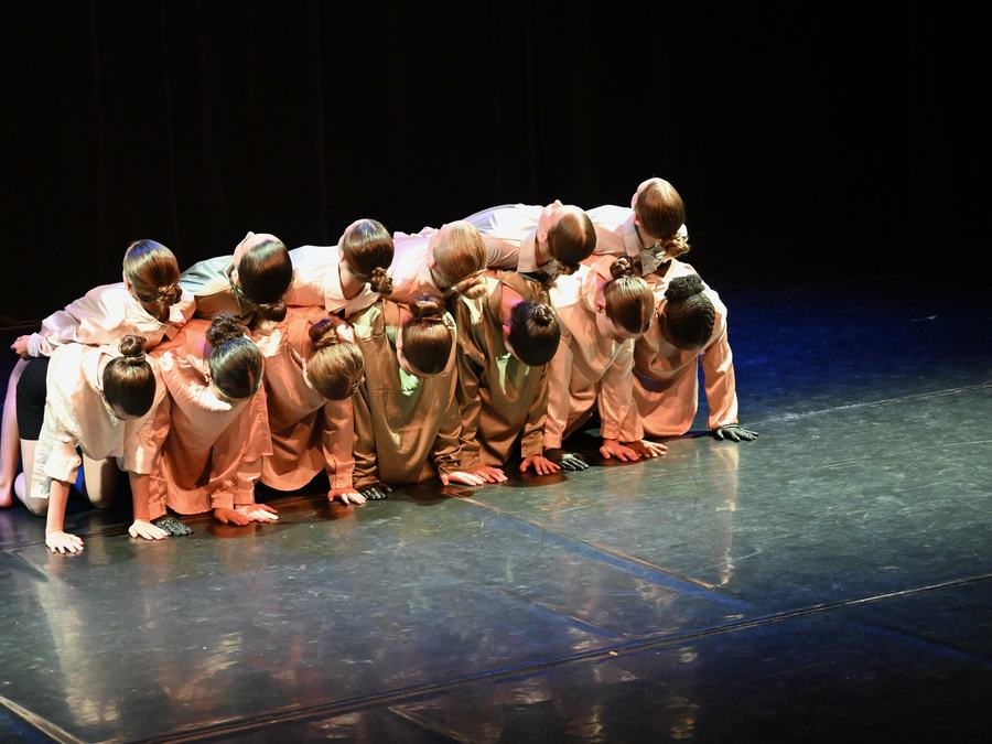 Gala Imaginarium — Salut final des danseurs en fin de spectacle